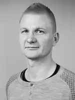 Bilde av Petter Bjørbæk, svat-hvitt, ung mann med kort hår