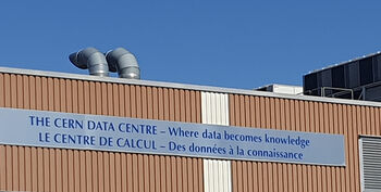 himmel ,dagtid ,font ,fasade ,gass.