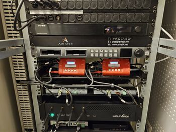 elektronisk enhet ,elektronikk ,elektrisk kabel ,elektriske ledninger ,teknologi.