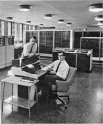 Et bilde fra maskinrommet ved Universitetet i Oslo på tidlig 70-tall.